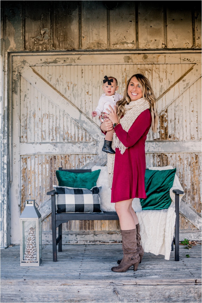 Christmas mini photoshoot in Georgetown Texas by natural light family photographer based ini Austin TX